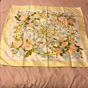 HERMES-PARIS Romantique Floral 100% silk scarf